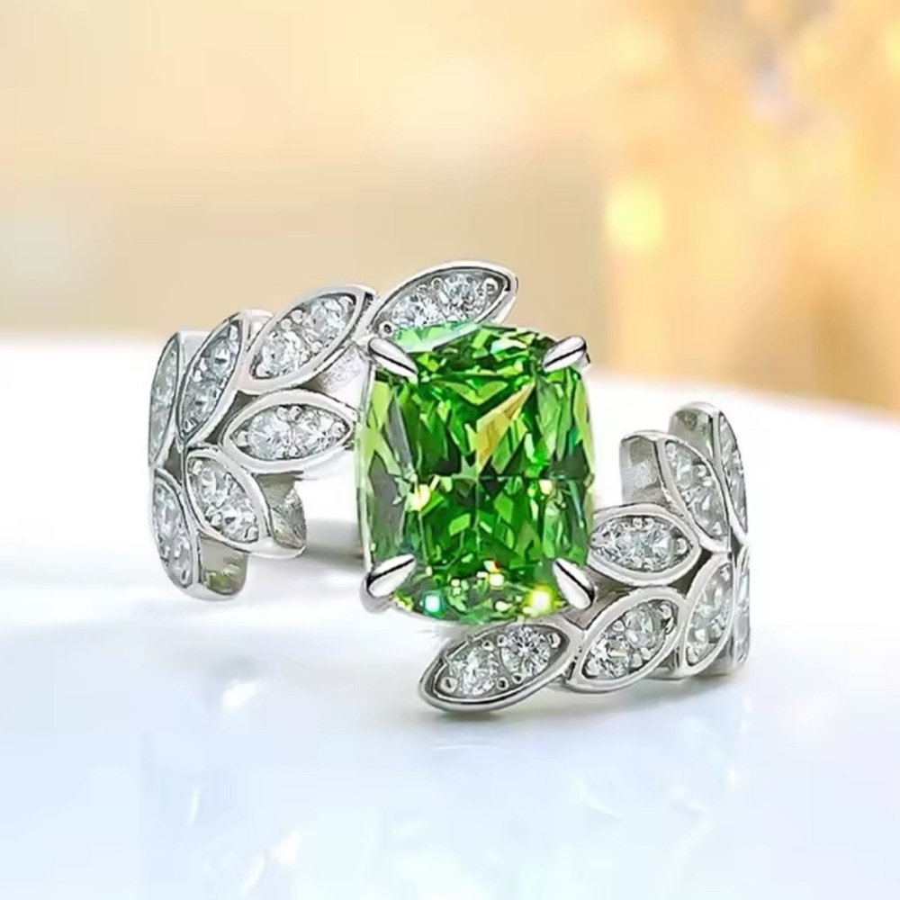 Elegant Silver and Green Gemstone Ring